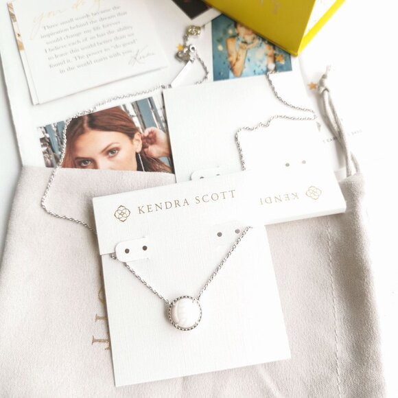 New Kendra Scott Volleyball White Mother-of-Pearl Necklace Silver - Picture 3 of 4